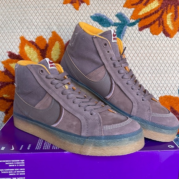 Skate Shoes
Nike SB Zoom Blazer Mid
Premium Plus Plum Eclipse/Kumquat/Gum Yellow - Picture 2 of 16